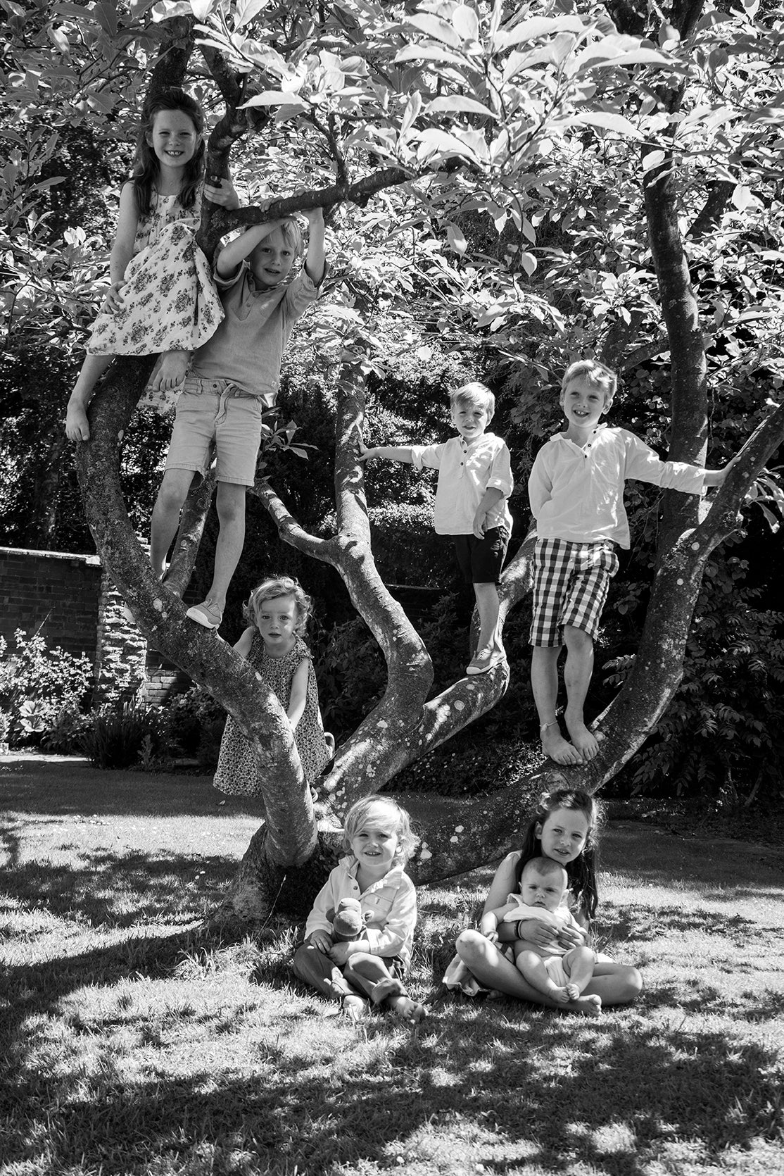 A Family Photoshoot Summer 2024 - Up to 5 people £250 - Voucher